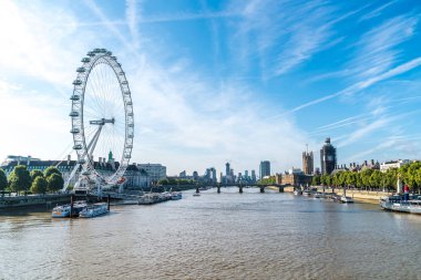 Londra 'daki Büyük Ben ve Westminster Köprüsü.