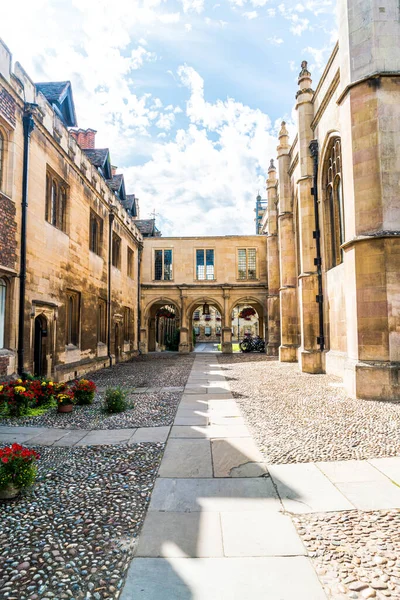 Wejście do Peterhouse, Kolegium Uniwersytetu Cambridge, Engla — Zdjęcie stockowe