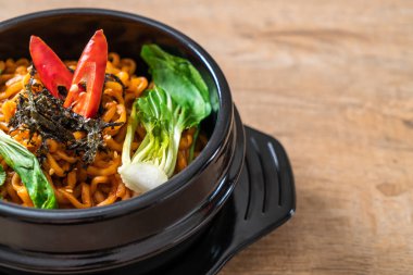 sebze ve kimchi Koreli anlık erişte