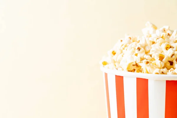 Film Popcorn im Eimer — Stockfoto