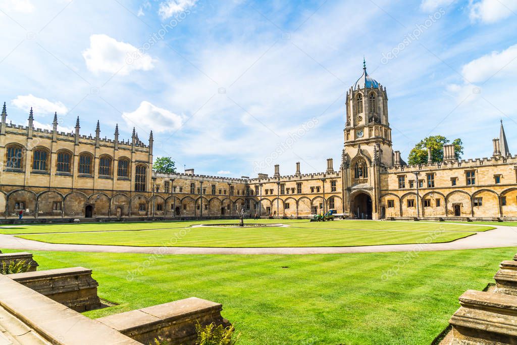 Beautiful Architecture Tom Tower of Christ Church, Oxford Univer