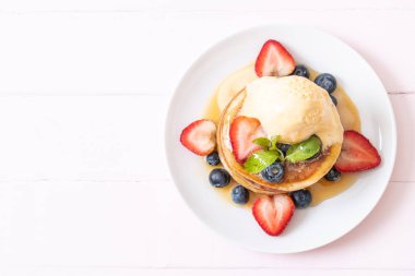 yaban mersini, çilek, bal ve vanilya buz-cr ile gözleme