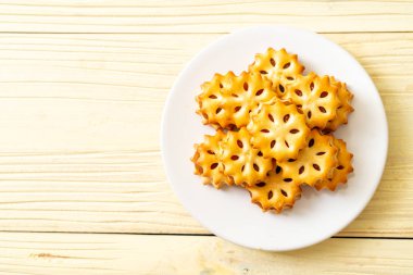 ananas reçel ile bisküvi