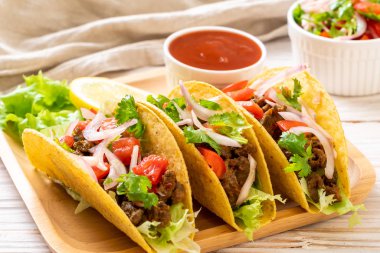 et ve sebze ile tacos 