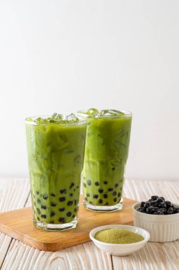 kabarcık ile yeşil çay latte