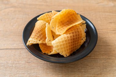 Tereyağı ve süt çıtır waffle.