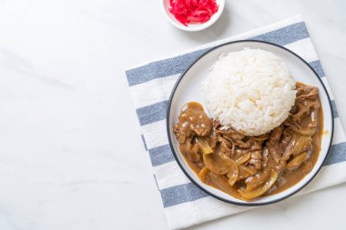 Dilimlenmiş Körili Pirinç