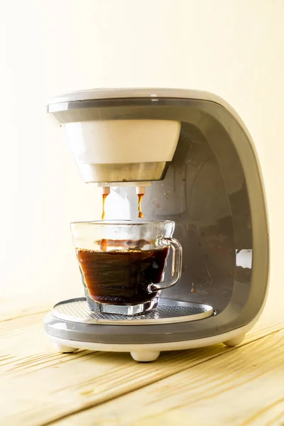 Kávovar stroj vaření kávy — Stock fotografie