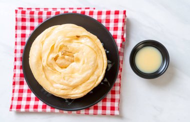 Kızarmış gevrek roti hamur