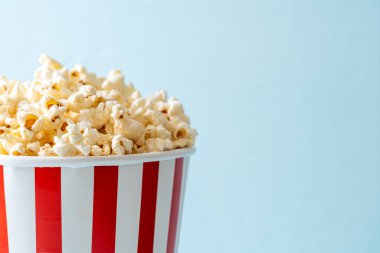 Kovada Patlamış Mısır Filmi