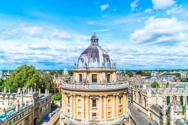 Radcliffe Kamera ve Oxfo Üniversitesi'nde Tüm Souls College