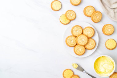 tereyağı krema ile çerezleri