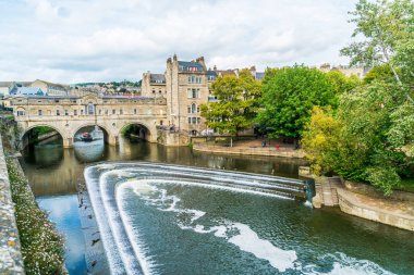 Görünüm pulteney Köprüsü river avon Bath, İngiltere