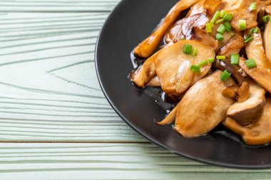 tavada kızartılmış Kral istiridye, istiridye soslu mantar