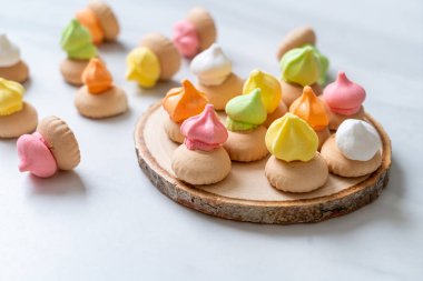 renkli şeker ile bisküvi ekmek