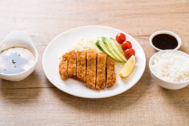 Japon derin kızarmış domuz pirzola (tonkatsu kümesi)