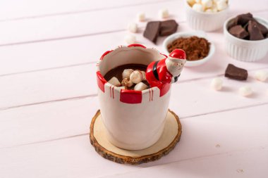 Şekerlemeli sıcak çikolata.