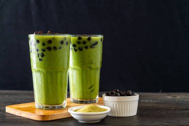 kabarcık ile yeşil çay latte