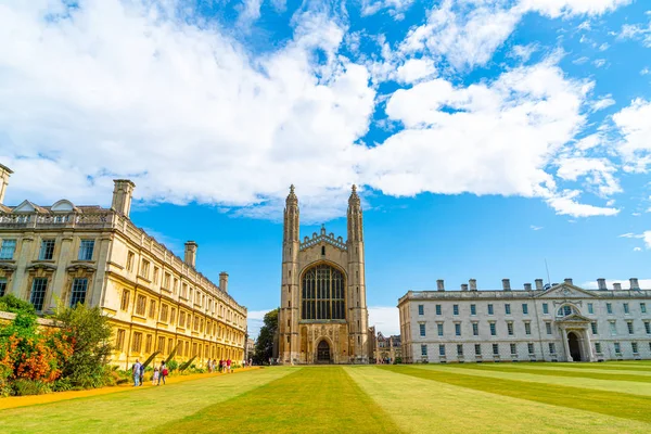 CAMBRIDGE, Reino Unido - 28 de agosto de 2019: King 's college (iniciado em 1446 por — Fotografia de Stock