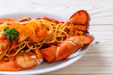 ıstakoz spagetti karides yumurta ile