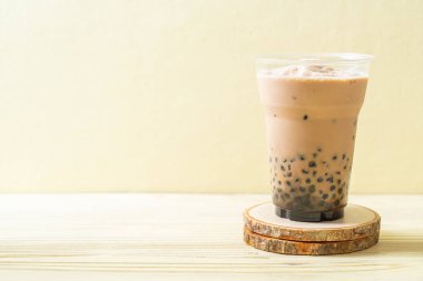 Kabarcıklar ile Tayvan süt çayı