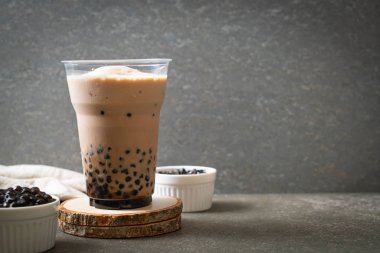 Kabarcıklar ile Tayvan süt çayı