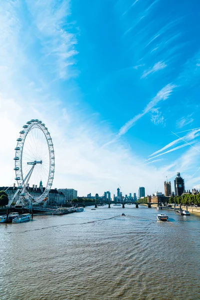 Londra 'daki Büyük Ben ve Westminster Köprüsü. — Stok fotoğraf