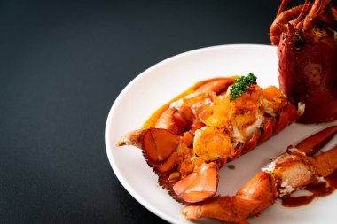 Istakoz kuyruğu biftek sosu ile