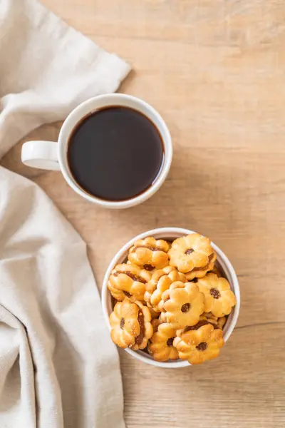 Biscuit with pineapple jam — Stock Photo, Image