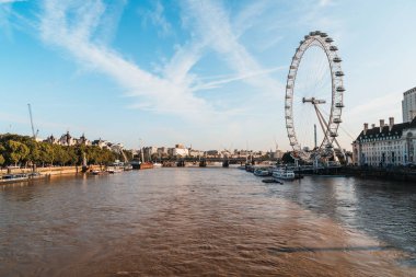 Thames Nehri ile Londra Şehri, Uk