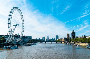 Londra 'daki Büyük Ben ve Westminster Köprüsü.