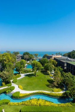 Tayland 'da parkı ve bahçesi olan Hua Hin okyanus manzarası.