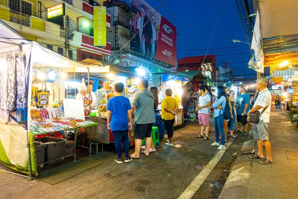 Hua Hin, Tayland - 17 Aralık 2019: Meşhur gece marketi sokağı — Stok fotoğraf