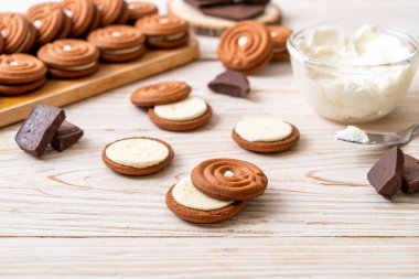 kremalı çikolatalı kurabiye