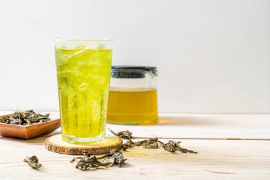 buzlu Japon yeşil çay