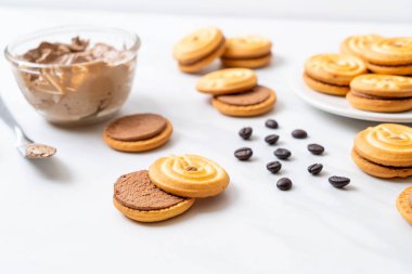 kahve kremalı kurabiyeler