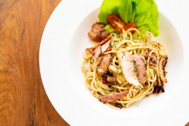 pastırma sarımsak ve biber ile spagetti