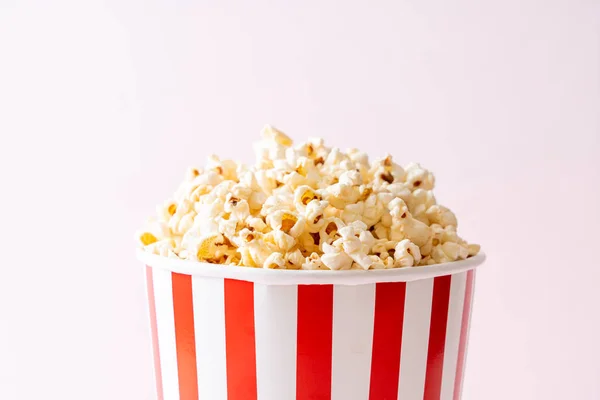 Film Popcorn im Eimer — Stockfoto