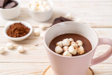 Şekerlemeli sıcak çikolata.