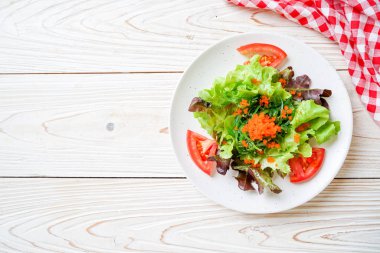 vegetable salad with Japanese seaweed and shrimp eggs 