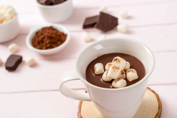 Chocolate caliente con malvaviscos — Foto de Stock