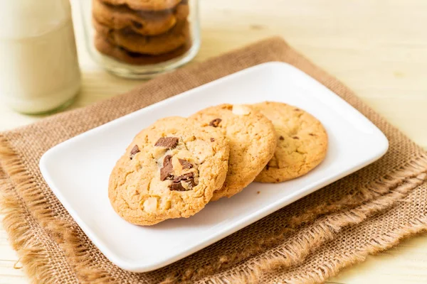 Cookies with chocolate chips — Stock Photo, Image