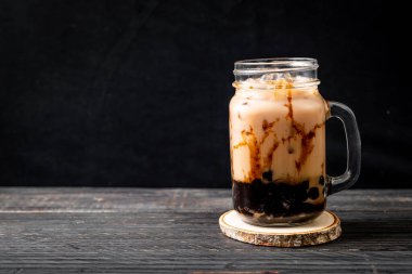 Kabarcıklı Tayvan sütü çayı