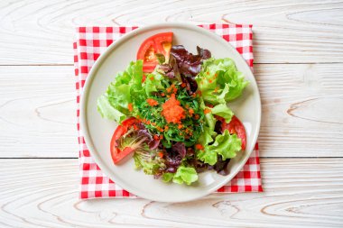 vegetable salad with Japanese seaweed and shrimp eggs 