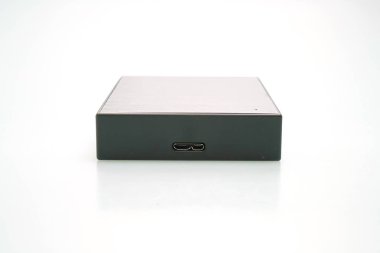 Beyaz arkaplandaki harici disk