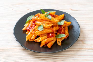 Domates soslu makarna. 