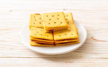 ananas reçeli ile peynirli bisküvi