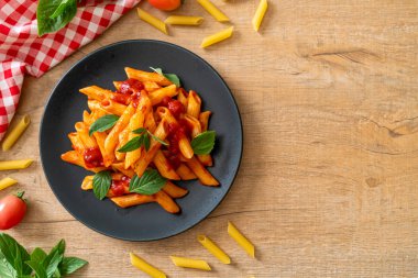 Domates soslu makarna. 