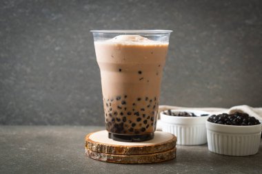 Kabarcıklar ile Tayvan süt çayı