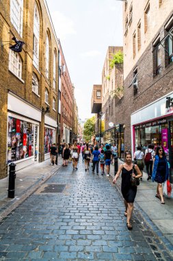 Londra - İngiltere - 27 Ağustos 2019: L'deki Covent Garden pazarının görünümü